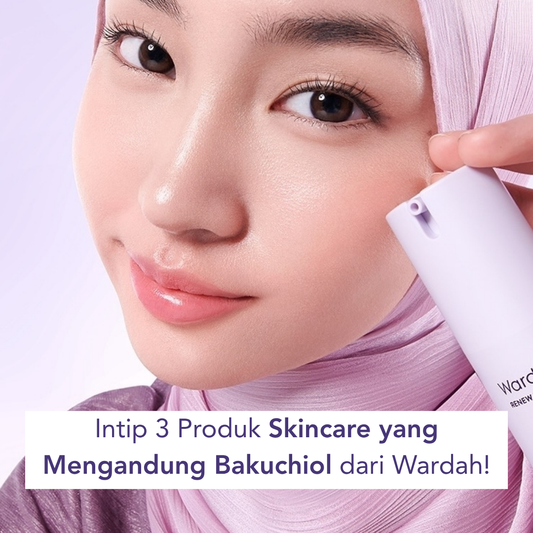 Seorang perempuan sedang memegang serum dari Wardah